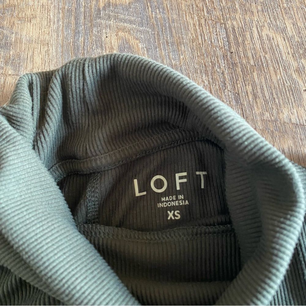 Loft Ribbed Turtleneck Shirt Long Sleeves XS Stretch Olive Green - Picture 3 of 10